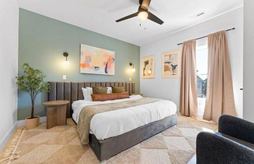 The Luxx - ALL NEW / 4 BD / Poolside / Hot Tub / Lake View - Foto 36