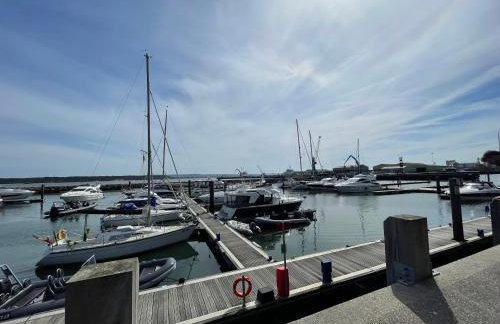 Quay & Sea View Spacious Modern Secure Parking - Photo 47