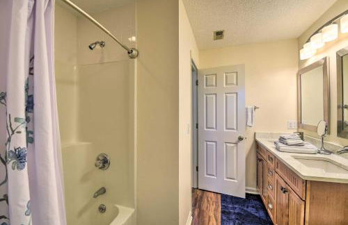 Sea Trail Resort Villas Condo with Community Perks! - Foto 14