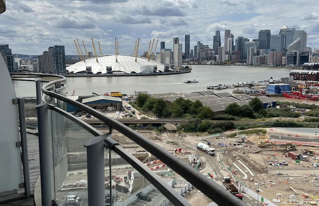 Delightfully Spacious Bright 2bedroom - Photo 21