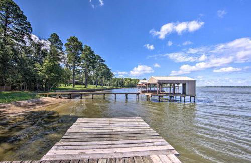 Luxe Lakehouse with Sunset Views on Lake Palestine! - Foto 35