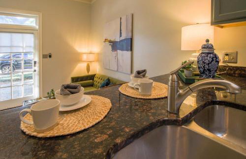 The Magnolia Retreat in Historic Savannah 1BR - Foto 17
