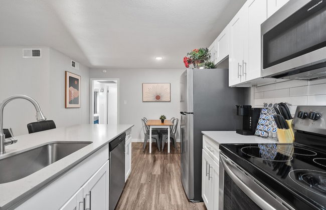 Modern 2BR Near UT Hyde Park Evonify - Foto 31