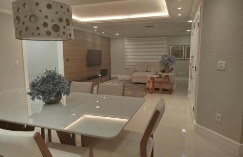 Casa Teresópolis perto do centro com três suítes e piscina - Foto 16