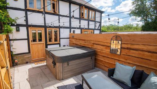 Apple Tree Cottage - Cosy 2 Bed with Deluxe HOT TUB & Log Burner - Foto 2