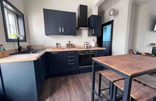 Marina Lodge - Photo 5