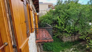 Large Stone Villa with garden. - Foto 4