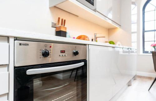 King Size Bed, City Centre, Long Stay Offers, Fast Wifi, Fully Equipped Kitchen, Dedicated Work Place - Foto 32