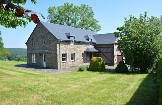 Spacious Villa Near Lesse - Photo 1