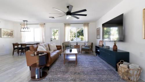 NEW Riverside Retreat with Pool - Foto 3