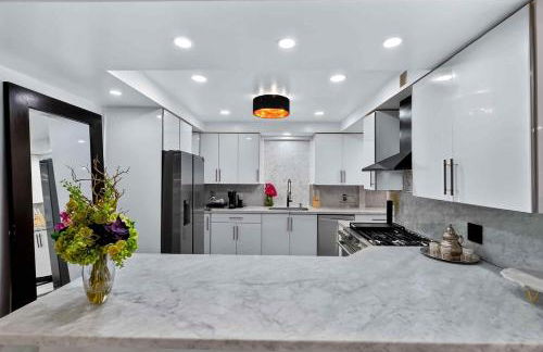 Villa 800 - 3 BEDROOM - 3 AND A HALF BATHROOMS -6 BEDS- Spa like Retreat Saline Pool & Jacuzzi - Foto 16