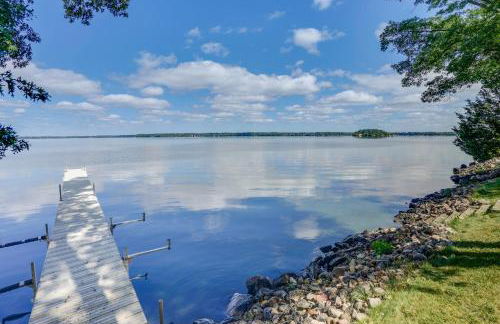 Lakefront Chippewa Falls Haven with Private Deck! - Foto 2