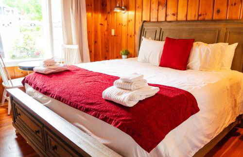 Cottage 10 - King Bed Child Loft w Twin Private Bath Kitchenette Pets Allowed Fee applies - Photo 10