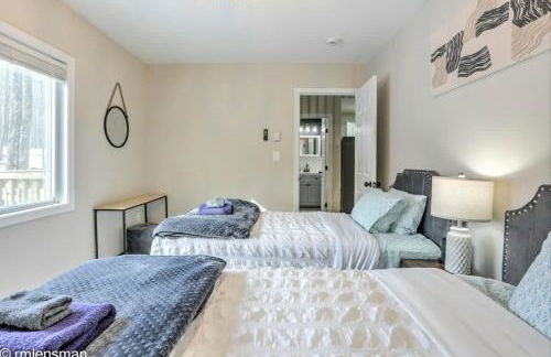 The Hut House 3BR 3BA Game Room Massage Chair - Foto 64