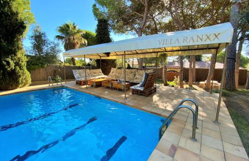 Villa Sitges El Ranch Amaizing Outdoor Areas Beaches at 5 minutes walk Sitges at 15 min drive AC Pool Jacuzzi & Garden XXL - Foto 5