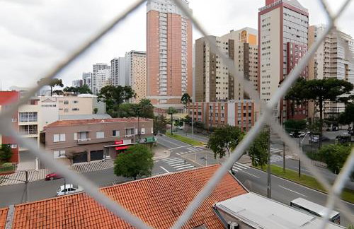 Studio prox shopping Curitiba Wifi, TV a Cabo e ar by UROOMS - Foto 45