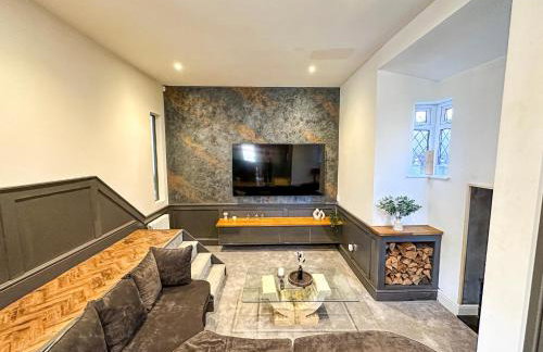 5BR Manchester Home Jacuzzi, Garden & Parking - Foto 6