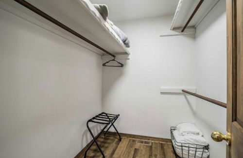 Rustic Outlaw Secluded Escape with Stunning Views - Foto 29