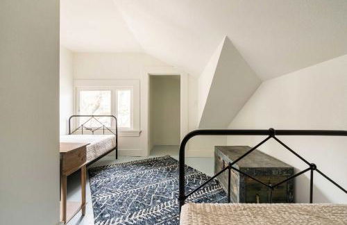 Stay Portland - 3BR - Sleeps 6 - Steps to NW 23rd - Fast WiFi - Foto 19