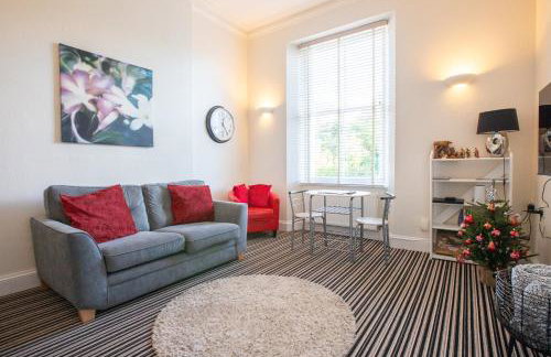 Cosy Flat in Victorian Villa- Parking & Garden - Photo 1