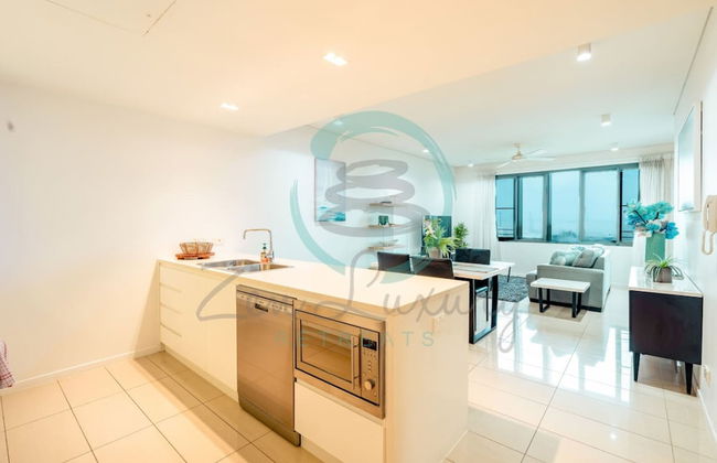 Waterfront Retreat Ocean Views Pool Balcony - Photo 11