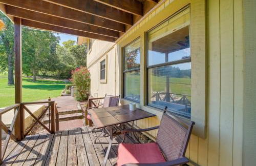 Spacious Arkansas Abode with Balcony and Fire Pit! - Foto 22