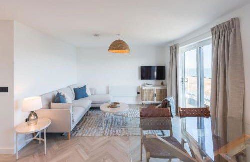 Gwel Y Mor Penthouse by Birch Stays New Home - Photo 5