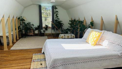 Blissful Acres hilltop cottage - Photo 3