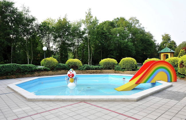 Chalet in Holiday Park With Private Terrace - Foto 12