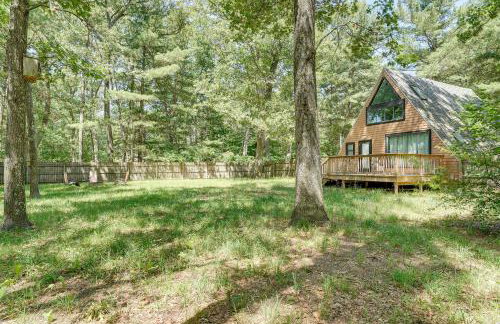 Walk to Fox Lake Pet-Friendly A-Frame with Fire Pit - Foto 28