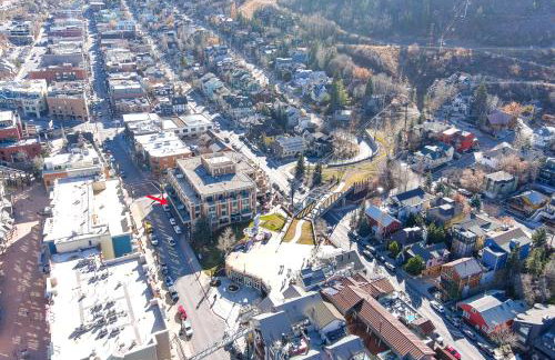 Ski in Ski out Main Street Balcony Hot Tub - Photo 52