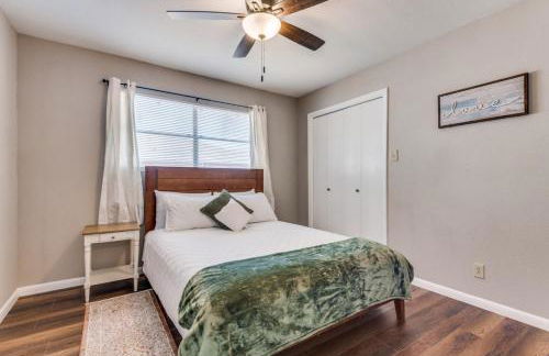 Farmhouse With Amazing Pool at Wester Hills Temple - Photo 11