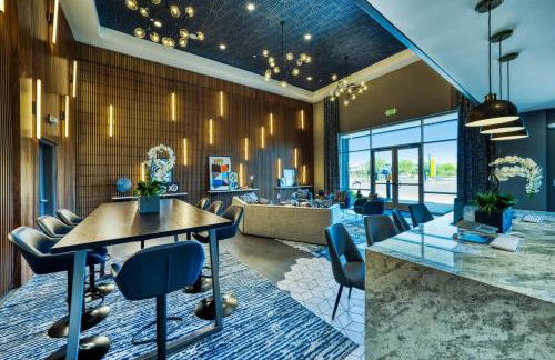 Stunning Westgate CozySuites by stadium with pool 10 - Foto 28