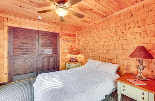 15 Mi to Snowshoe Resort Cabin with Deck and Fire Pit - Foto 13