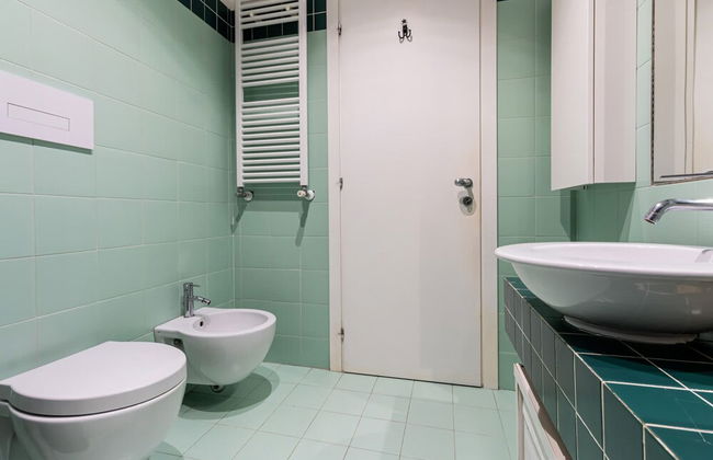 Stylish Apartment With Balcony - Photo 18