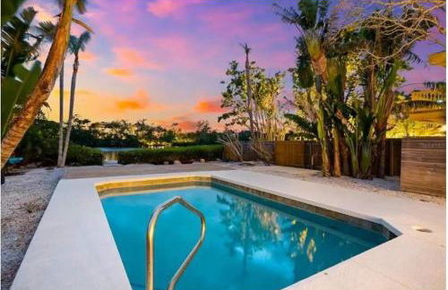 Blue Lagoon Hideaway 3BR Coastal Chic Retreat - Photo 54