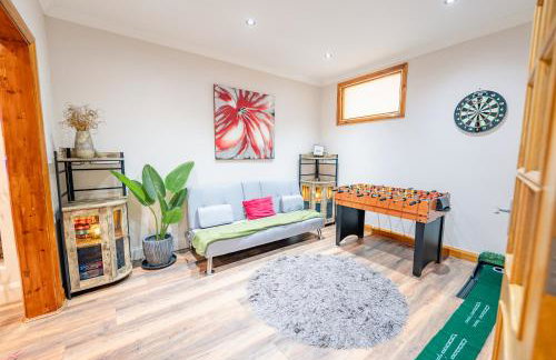 4BR 2Bath Home -Hot Tub, Free Parking & Games Room - Foto 7