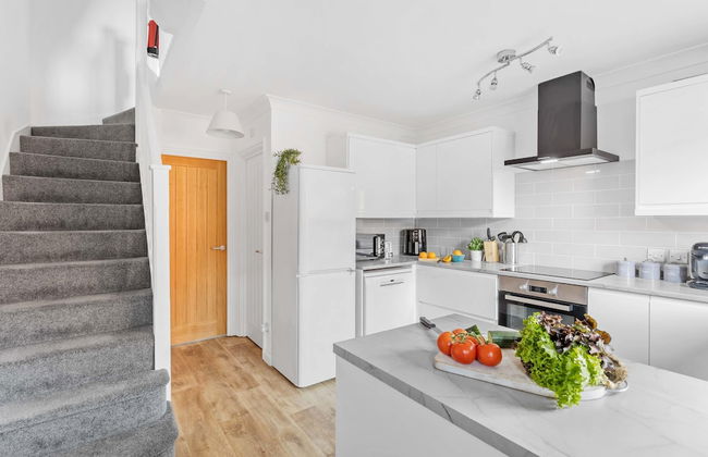 Chandlers Walk Modern Comfy Family Home in Exeter - Photo 45