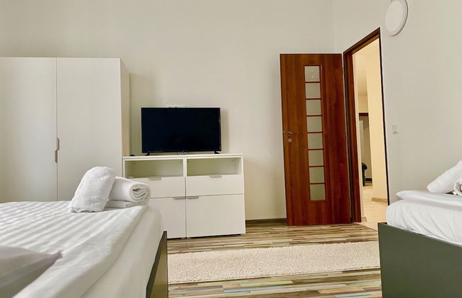 Cardinal Central Apartment - Photo 3