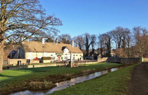 Jug And Glass Cottage - Photo 2