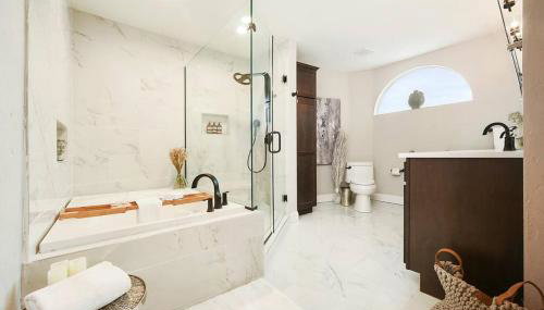 HostWise Stays - The Carnegie - Sauna, 1 Block from Butler St, Family Friendly - Foto 3