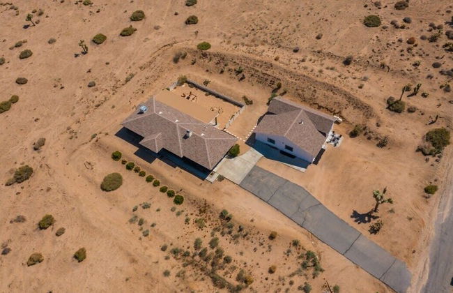 @ Marbella Lane - Zen-like Ambiance 3BR Home in JT - Photo 33