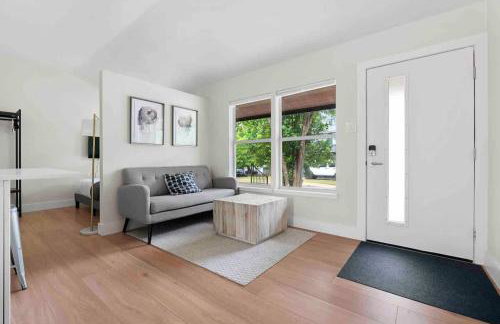 Superb location steps to DT and UT - Foto 17