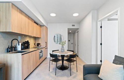 Downtown Condo with Den and Pool Access - Foto 21