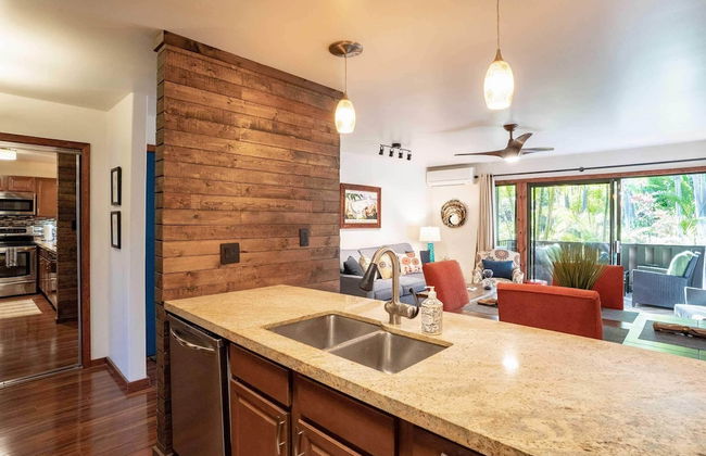 Tropical & Serene Garden Vistas - Photo 1