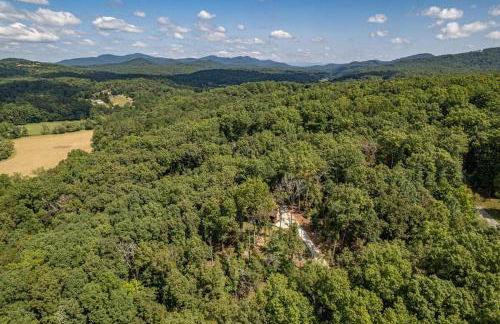 Mountain Hideaway with Hot Tub & Fire Pit - Foto 8