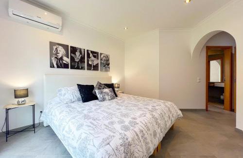 Beautiful 4-Bedroom Villa with Garden and Pool - Foto 25