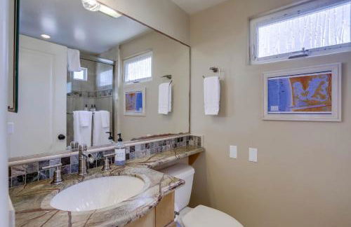 Stunning Ocean View Home w Rooftop Terrace, Firepit, Fast Wifi, AC & Parking! - Foto 25