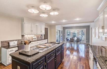 Lakefront Home Private Dock, Tiki Bar, Firepit Shore to Please by Avantstay - Foto 9