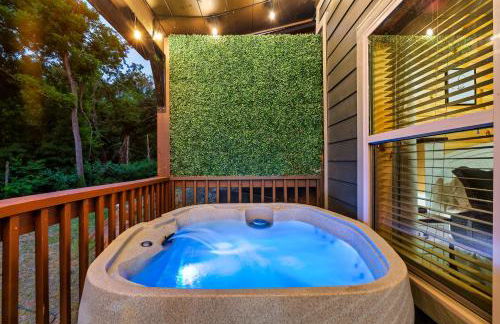 Family or couple retreat next to Downtown, Dollywood & Smoky Mountains! - Foto 48